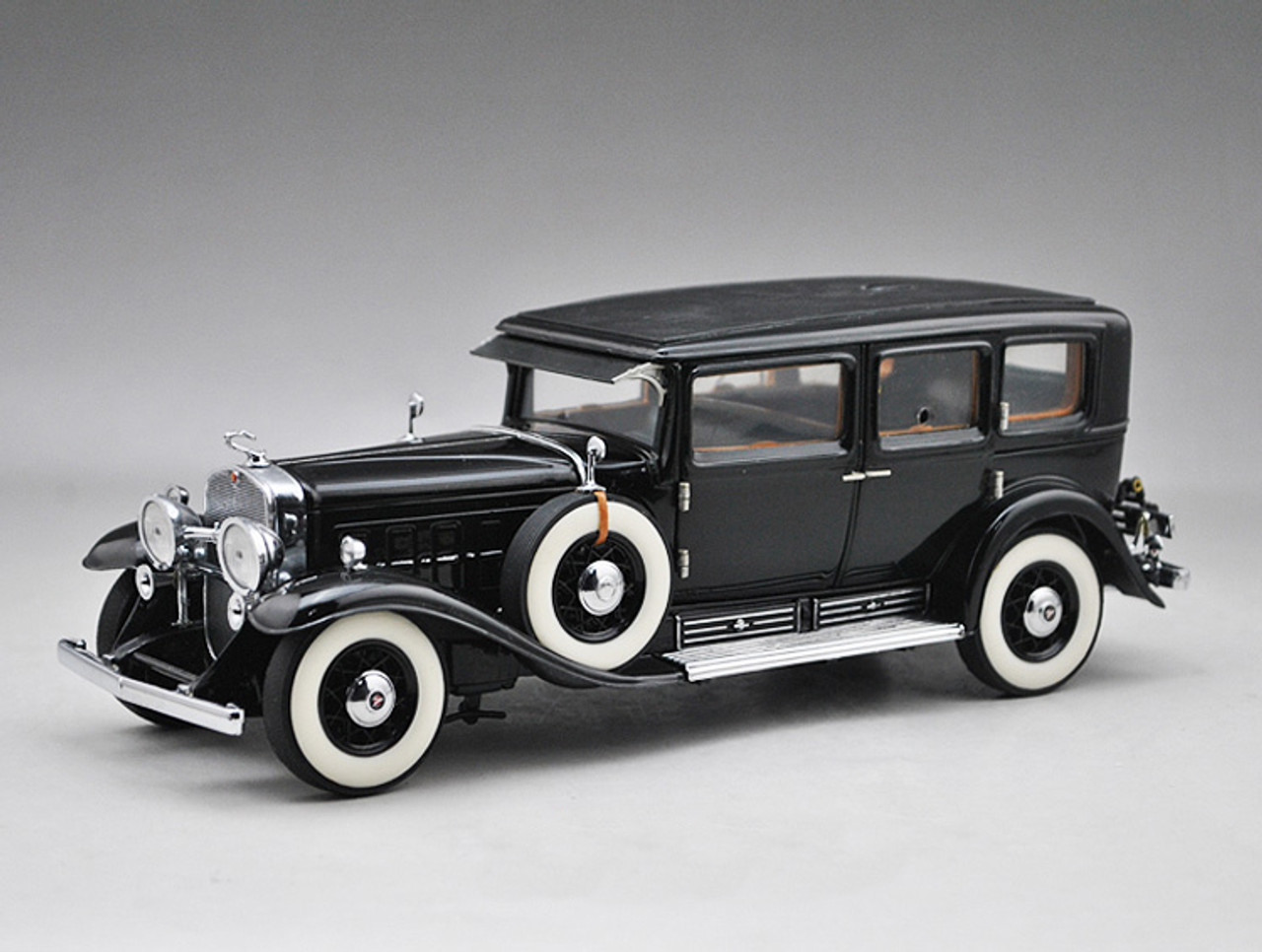 1/24 Franklin Mint 1930 Cadillac V-16 Sedan Model Al Capone B11XE83 -  LIVECARMODEL.com