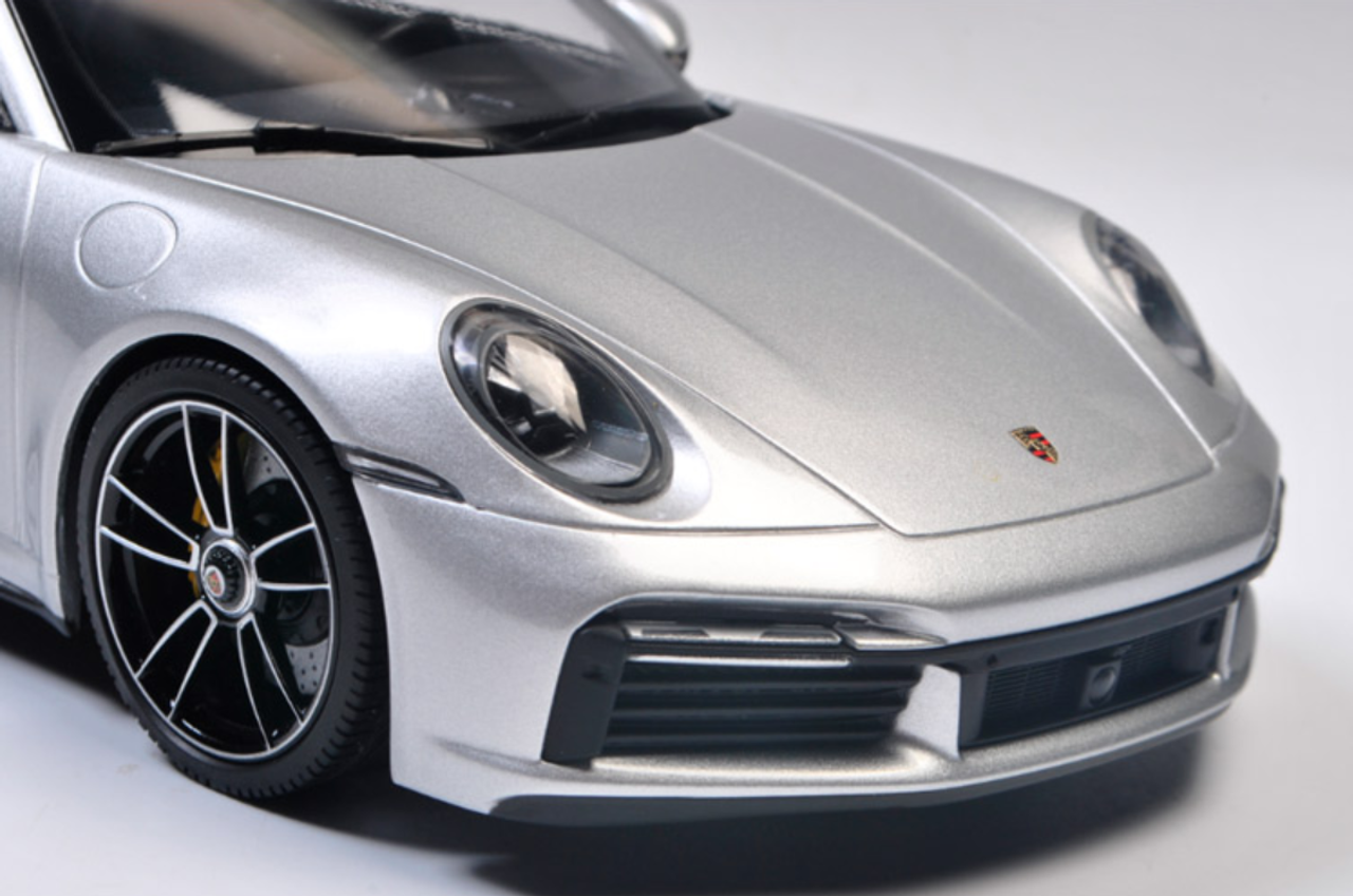 1/18 Dealer Edition 2020 2021 Porsche 911 Turbo S 992 (Silver) Diecast Car Model