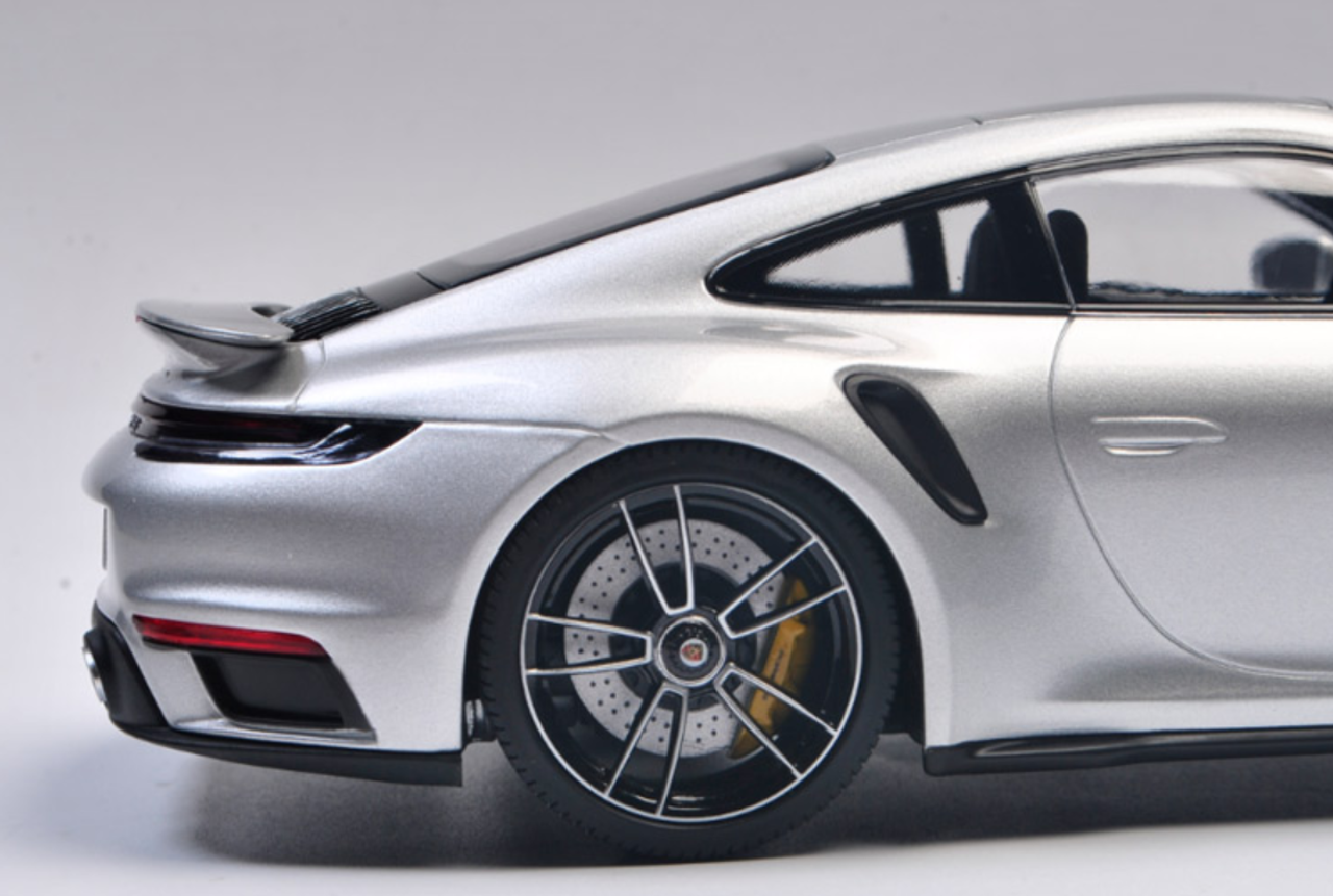 1/18 Dealer Edition 2020 2021 Porsche 911 Turbo S 992 (Silver) Diecast Car Model