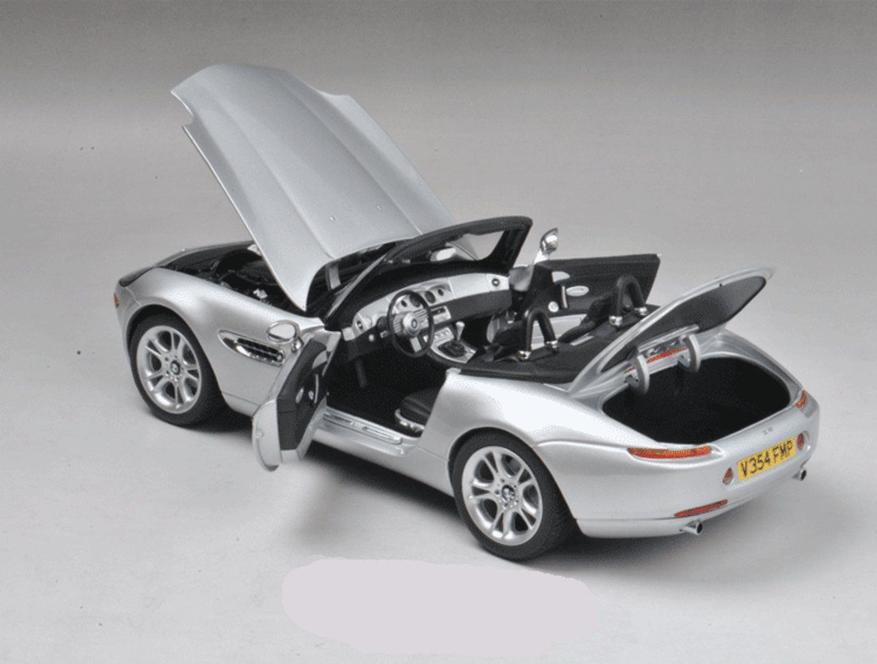 1/18 Dealer Edition BMW Z8 (Silver) Diecast Car Model