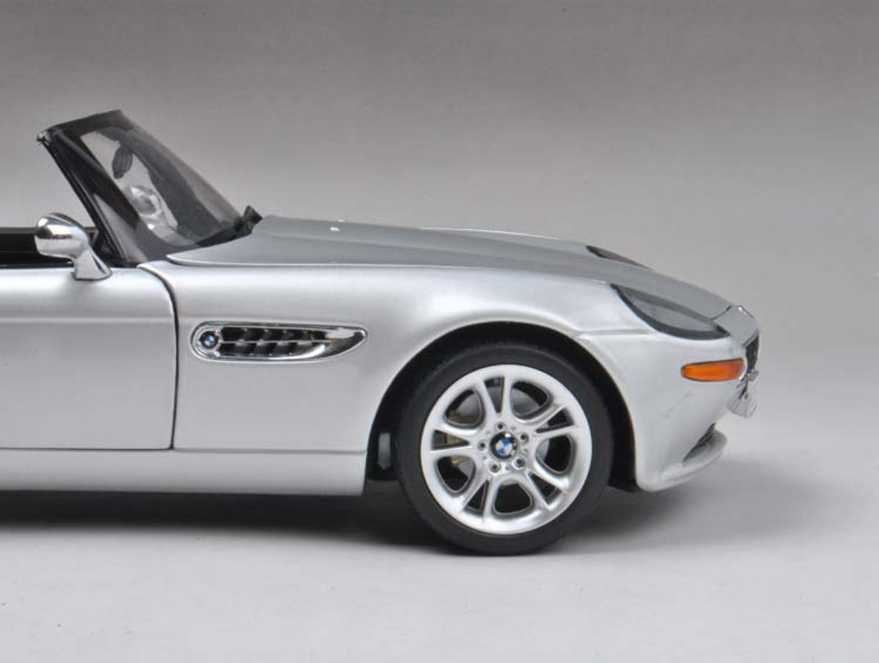 1/18 Dealer Edition BMW Z8 (Silver) Diecast Car Model