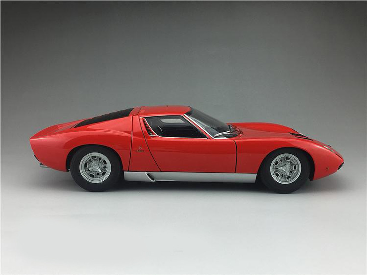 1/18 AUTOart Lamborghini Miura SV (Red with Silver Rims) Car Model