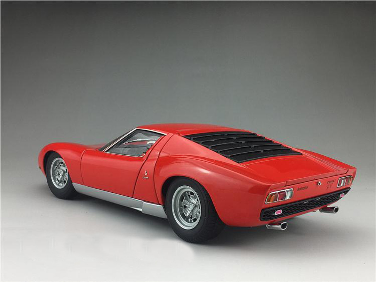 1/18 AUTOart Lamborghini Miura SV (Red with Silver Rims) Car Model