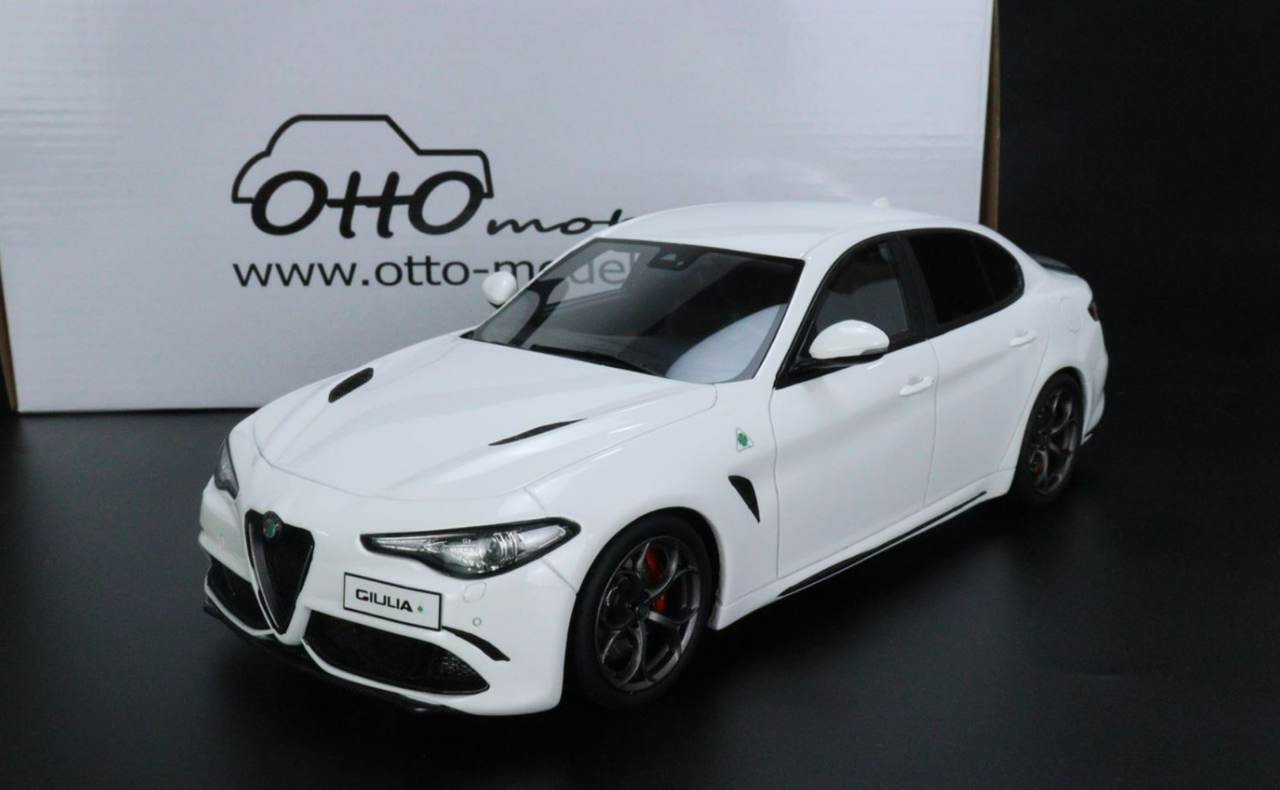 1/18 Alfa Romeo Giulia Quadrifoglio (White) Resin Car Model