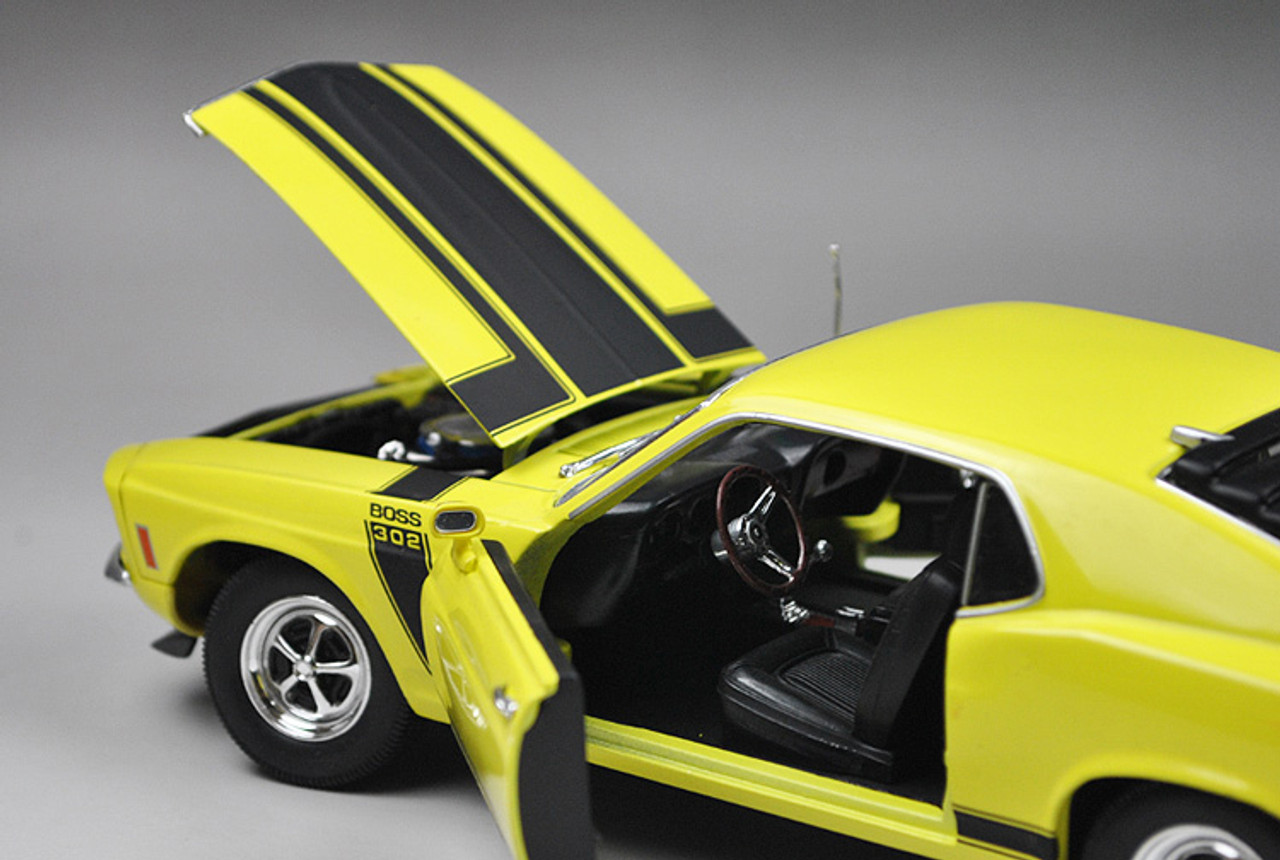 1/18 Welly 1970 Ford Mustang Boss 302 (Yellow) Diecast Car Model 