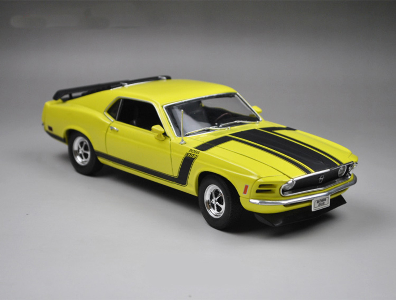 1/18 Welly 1970 Ford Mustang Boss 302 (Yellow) Diecast Car Model 