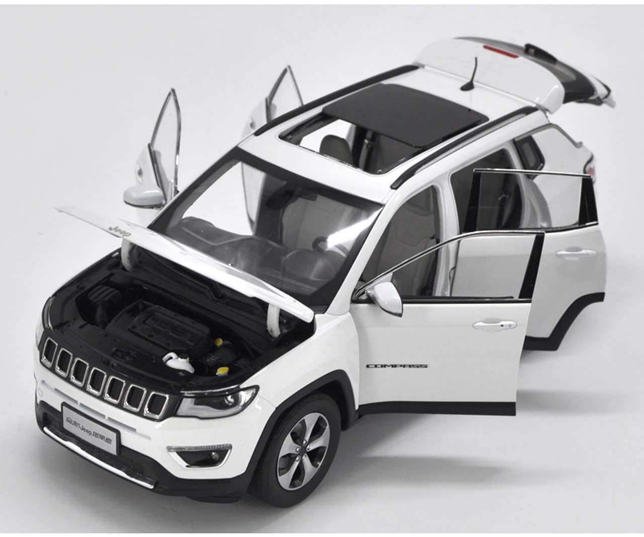 1/18 Dealer Edition Jeep Compass (White) Diecast Car Model