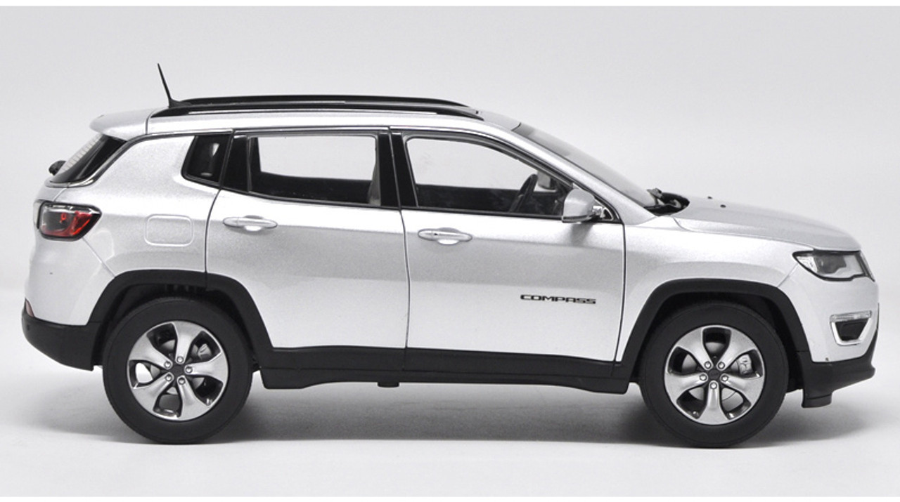 1/18 Dealer Edition Jeep Compass (Silver) Diecast Car Model