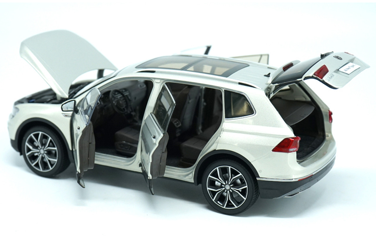 1/18 Dealer Edition Volkswagen VW Tiguan (Silver) 2nd Generation (2016– present) Diecast Car Model 