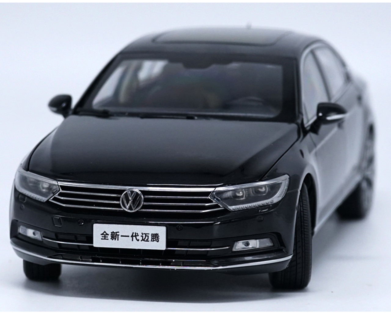 1/18 Dealer Edition 2017 Volkswagen VW Magotan / Passat (Black 