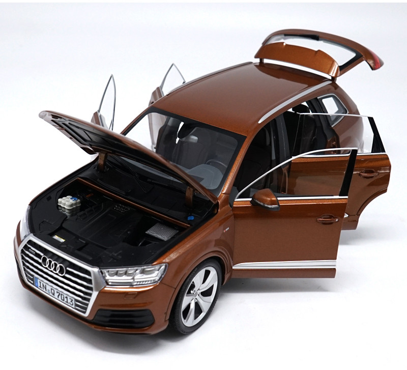 1/18 Minichamps 2015 Audi Q7 (Brown) Diecast Car Model