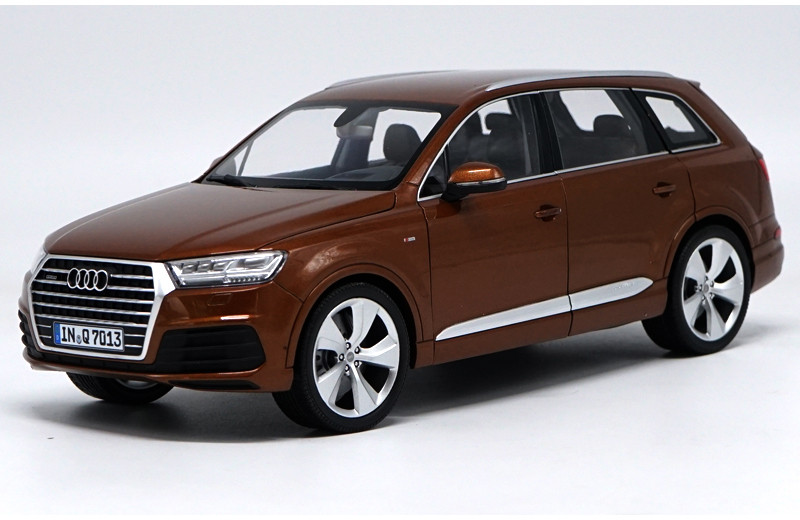 1/18 Minichamps 2015 Audi Q7 (Brown) Diecast Car Model