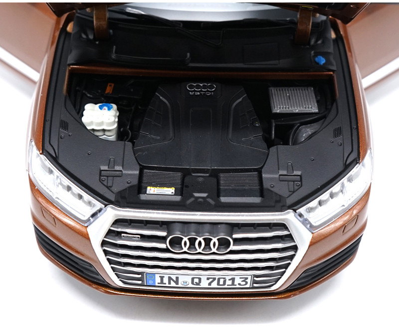 1/18 Minichamps 2015 Audi Q7 (Brown) Diecast Car Model