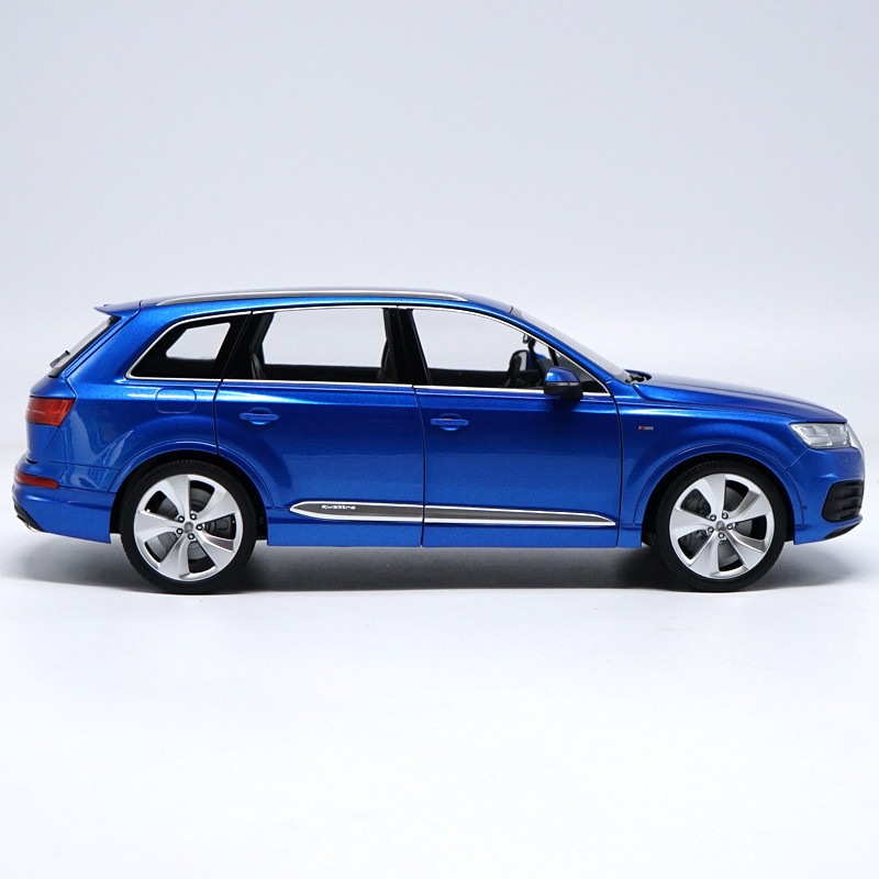 1/18 Minichamps 2015 Audi Q7 (Blue) Diecast Car Model Limited 299
