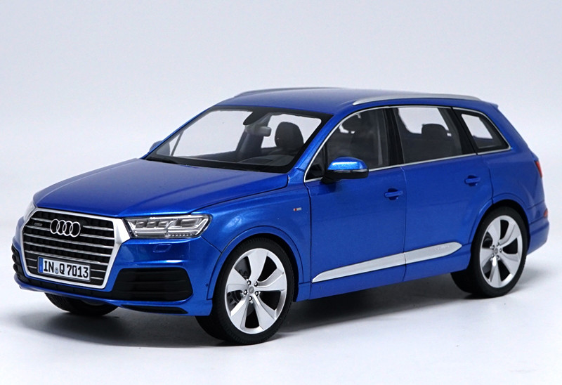 1/18 Minichamps 2015 Audi Q7 (Blue) Diecast Car Model Limited 299