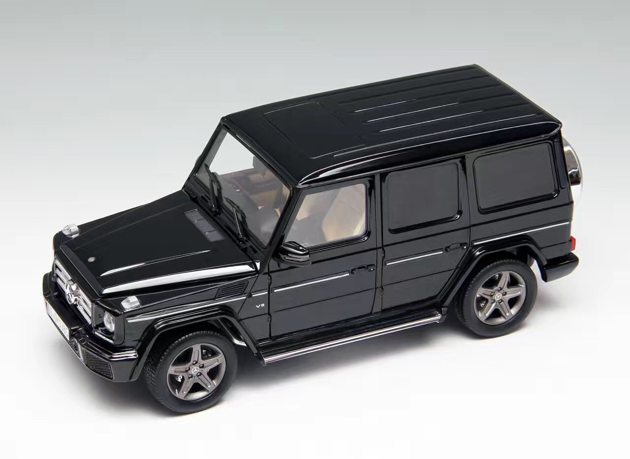 1/18 Dealer Edition Mercedes-Benz G500 (Dark Green) Diecast Car Model