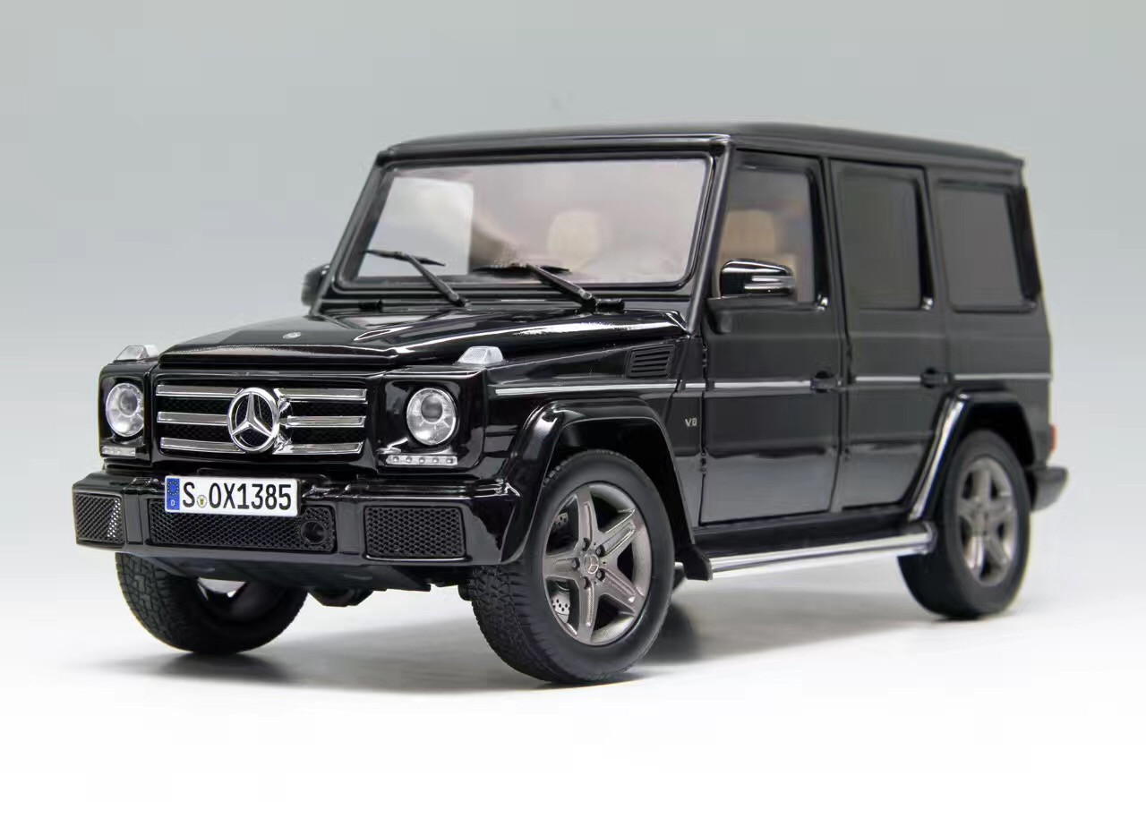 1/18 Dealer Edition Mercedes-Benz G500 (Dark Green) Diecast Car Model