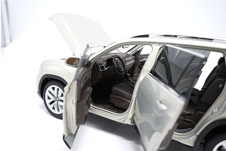1/18 Dealer Edition Volkswagen VW Atlas / Teramont (Silver