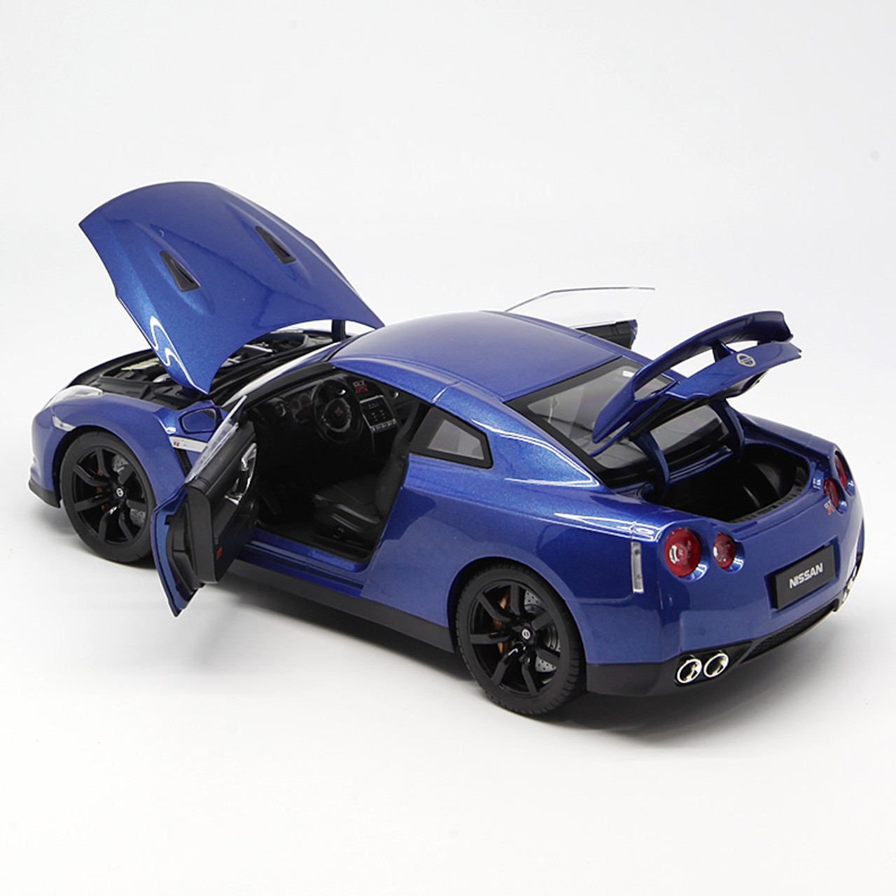 nissan gtr diecast model