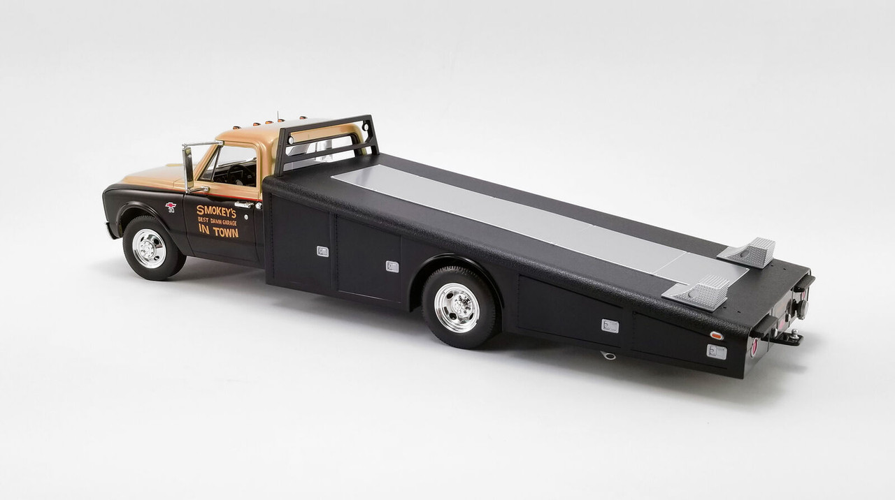 1/18 1967 Chevrolet Chevy C-30 C30 Ramp Truck Smokey Yunick Racing