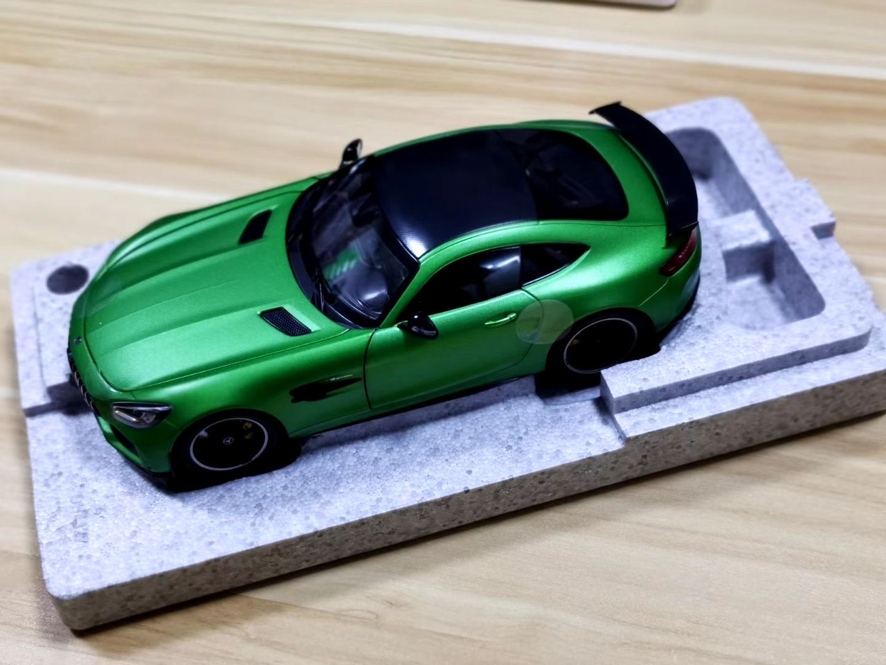 1/18 Dealer Edition Mercedes-Benz MB Mercedes AMG GTR (Green Hell Magno) Diecast Car Model