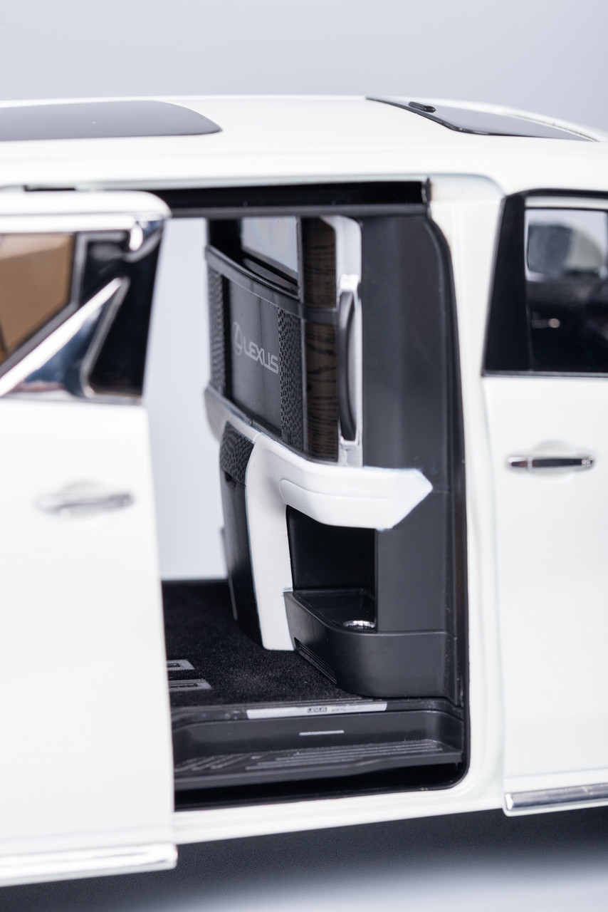 ボンゴ 1/18 Lexus LM LM300h Minivan (White) RHD Diecast Car Model