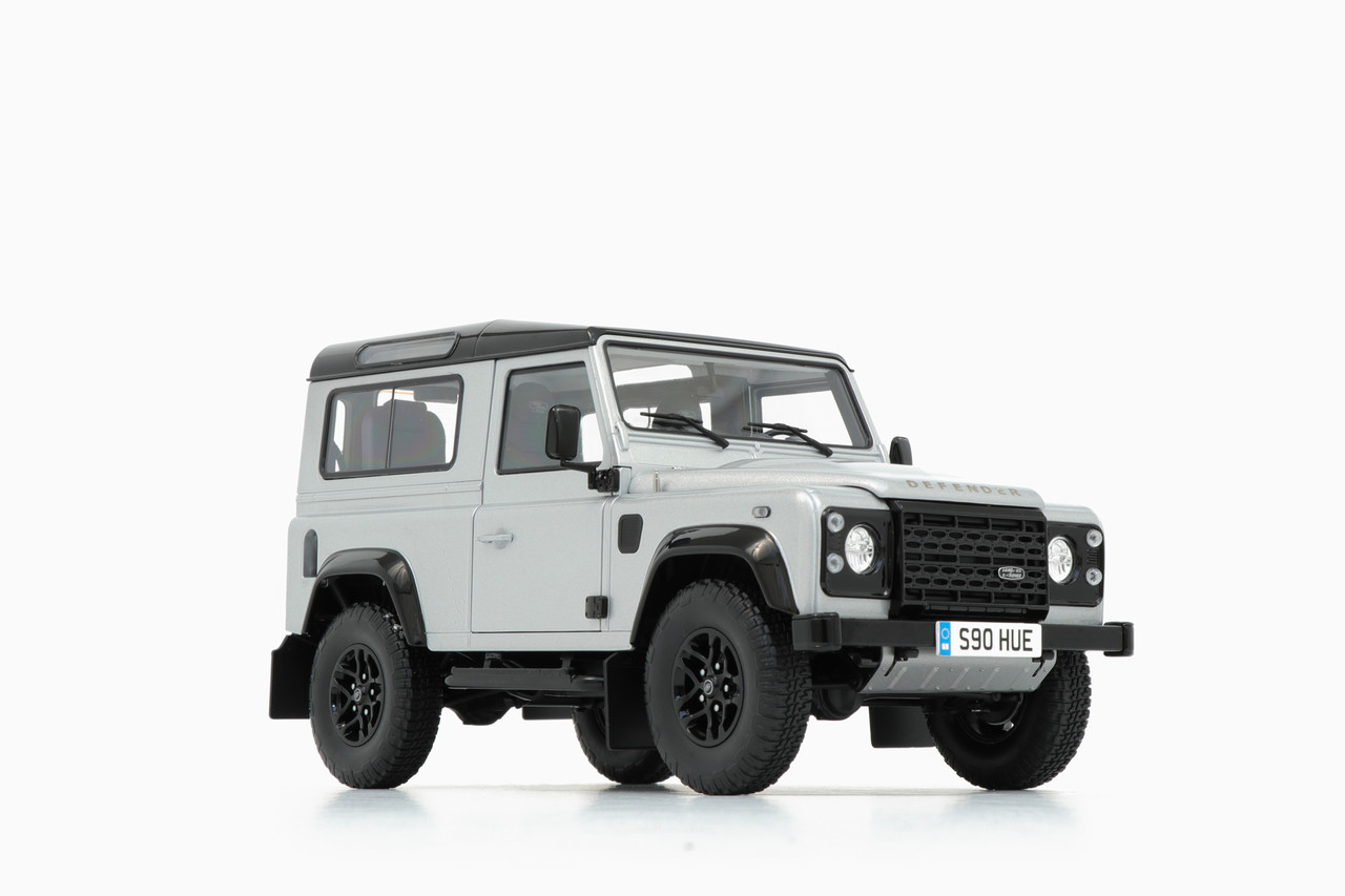 Defender real. Ленд Ровер Дефендер 1 18. Ленд Ровер Дефендер 1 90. Land Rover Defender almost real 1 18. Land Rover Defender 110 Scale 1/43.