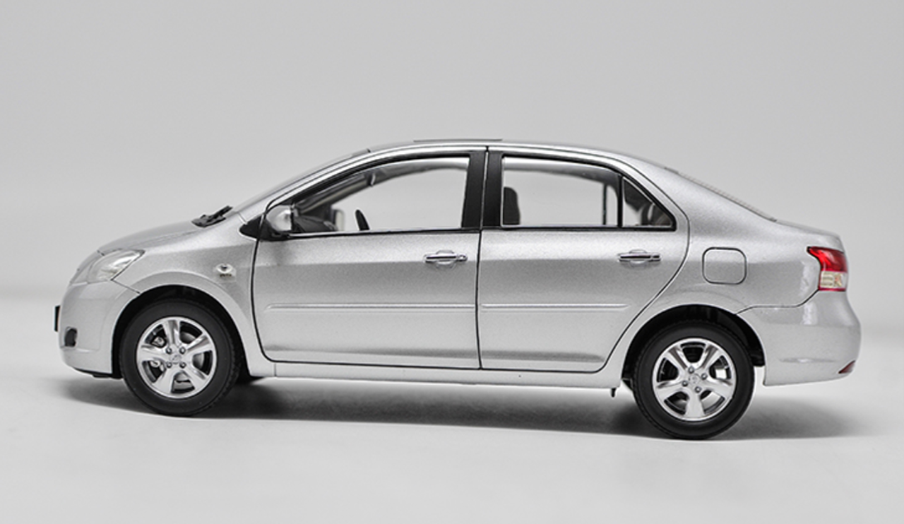 1/18 Dealer Edition Toyota Yaris / Vios (Silver) 2nd Generation (XP90; 2007–2013) Diecast Car Model