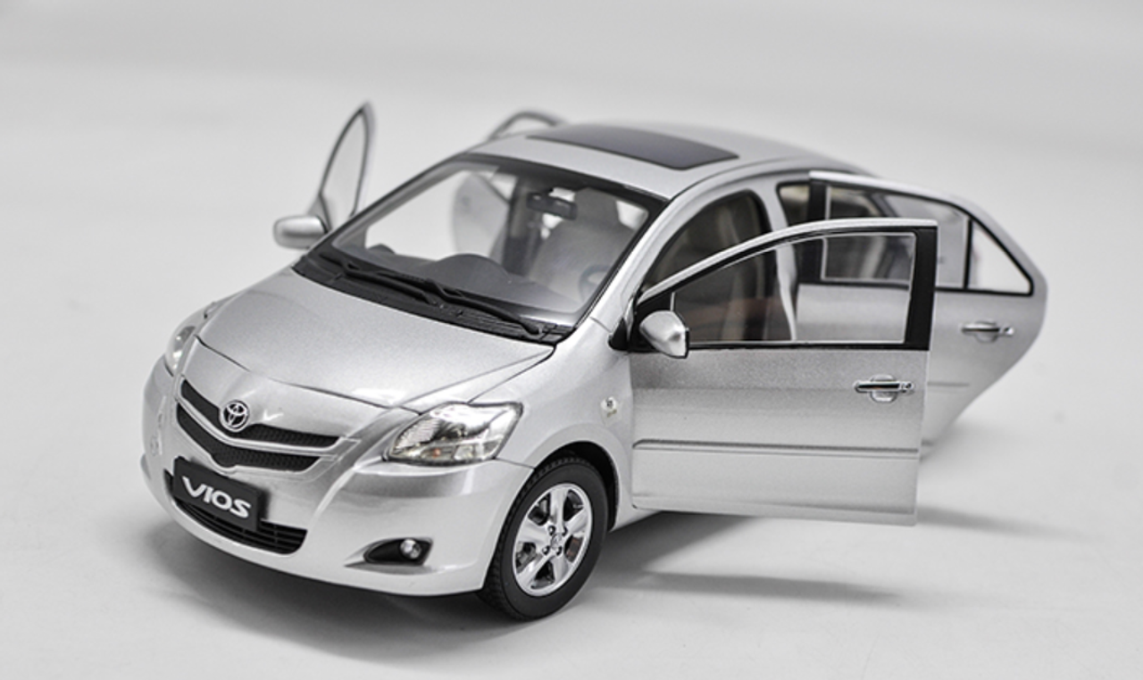 1/18 Dealer Edition Toyota Yaris / Vios (Silver) 2nd Generation (XP90; 2007–2013) Diecast Car Model