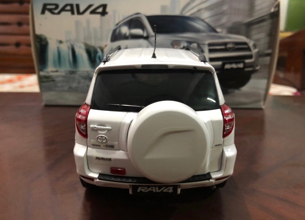1/18 Dealer Edition Toyota RAV4 RAV 4 3rd Generation (XA30; 2005–2016) (White) Diecast Car Model