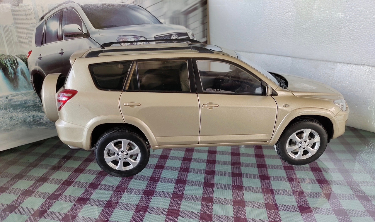 1/18 Dealer Edition Toyota RAV4 RAV 4 3rd Generation (XA30; 2005–2016) (Champagne) Diecast Car Model