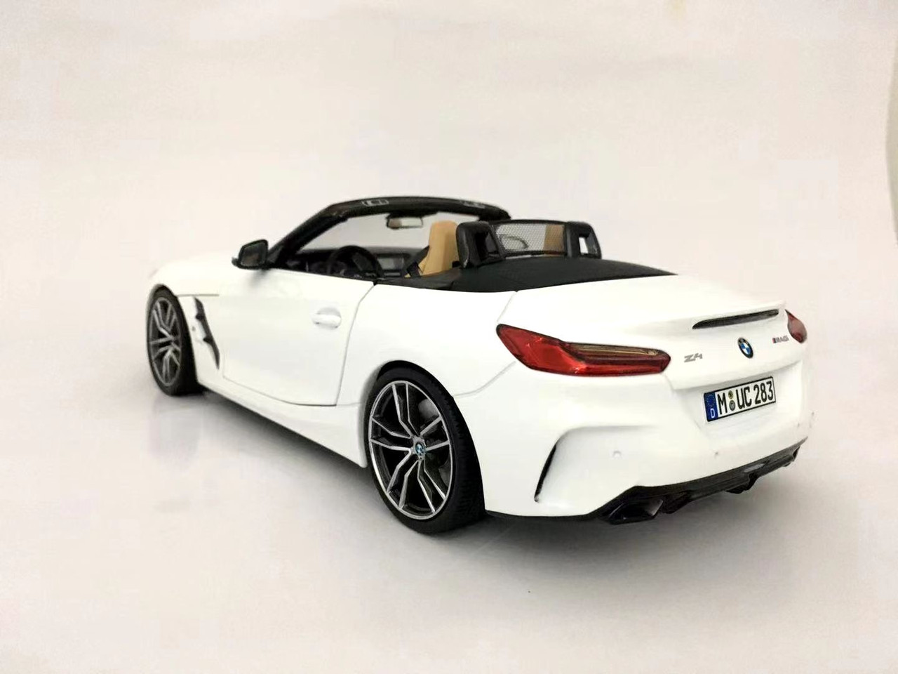 1/18 BMW G29 Z4 M40i (White) Diecast Car Model