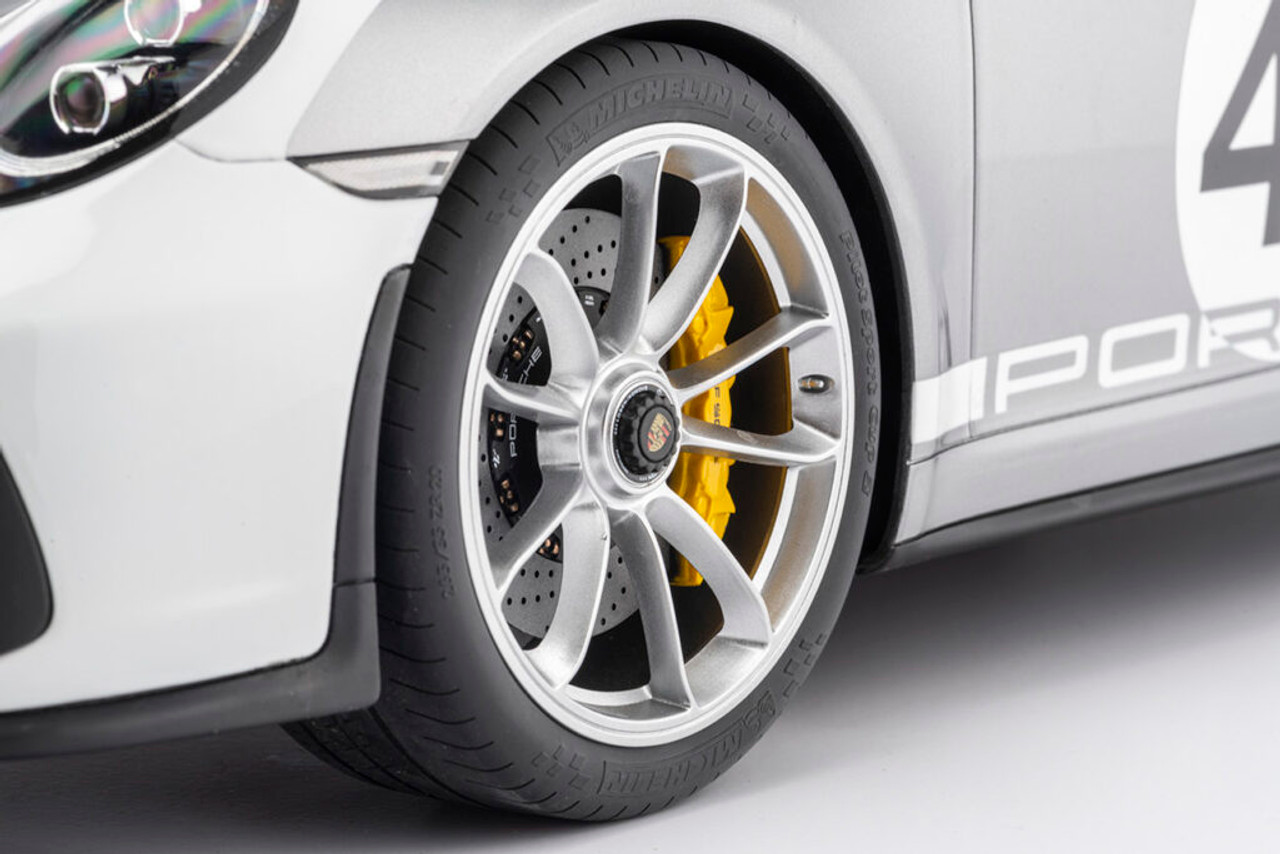 1/8 Minichamps Porsche 911 (991.2) Speedster Heritage #48