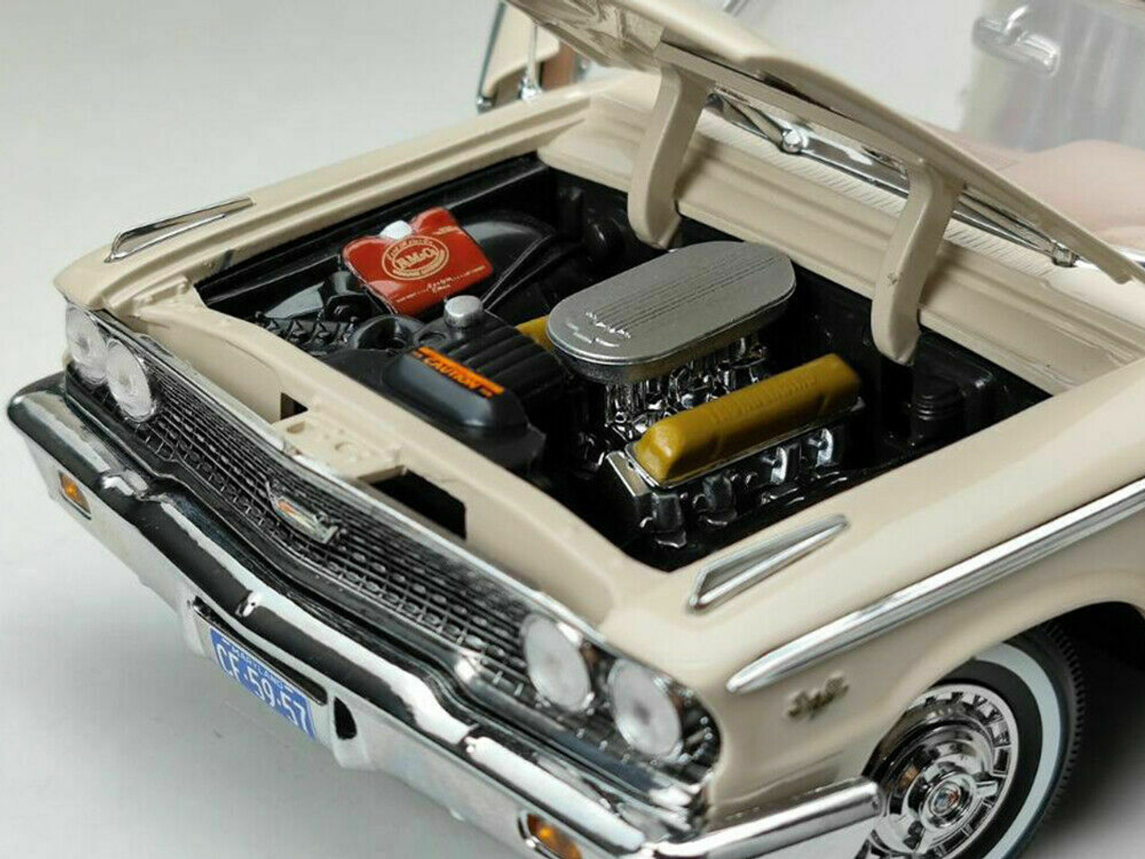 1/18 Sunstar 1963 Ford Galaxie 500 XL 500XL Hardtop (Sandshell