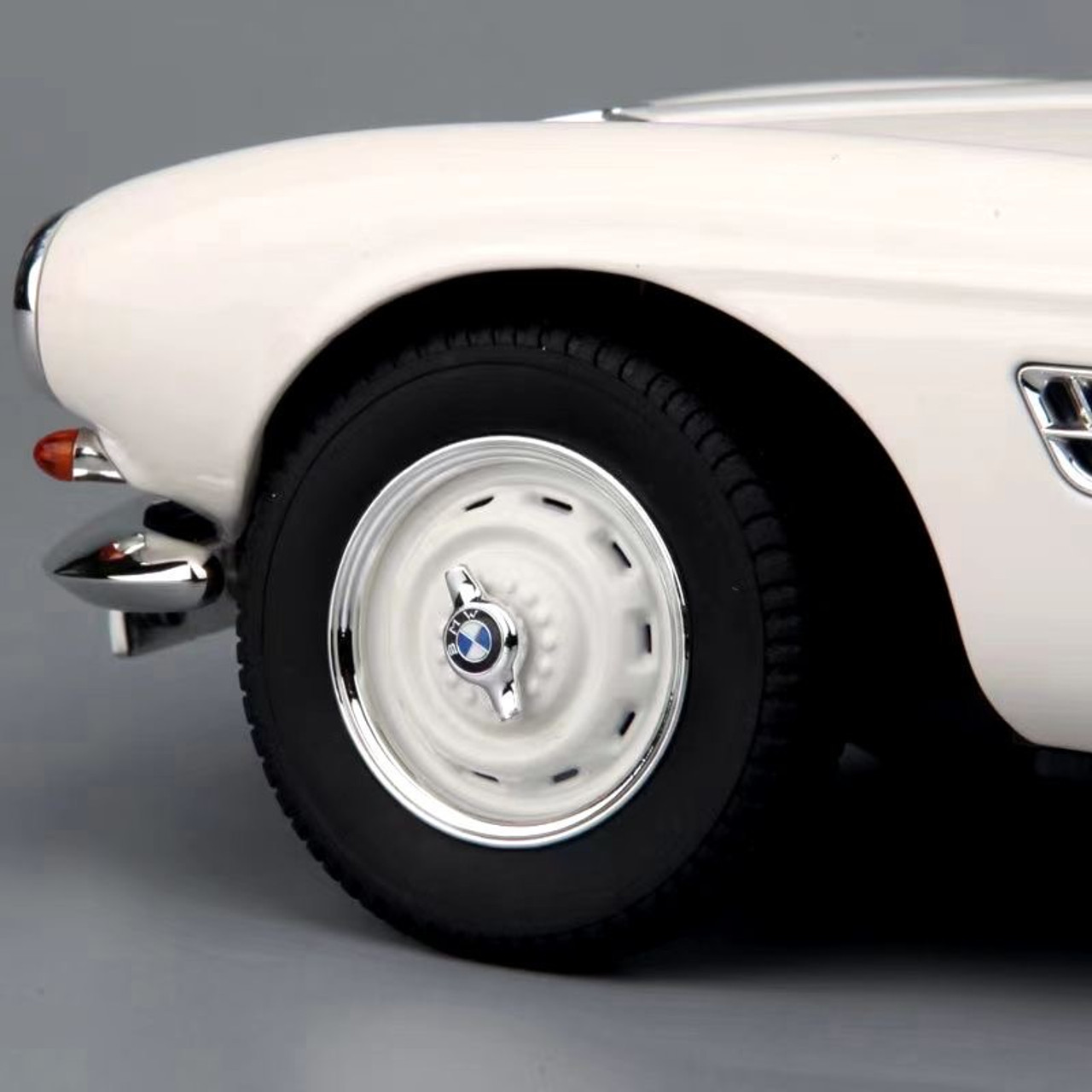 1/18 Norev 1957 BMW 507 Cabriolet (White) Diecast Car Model