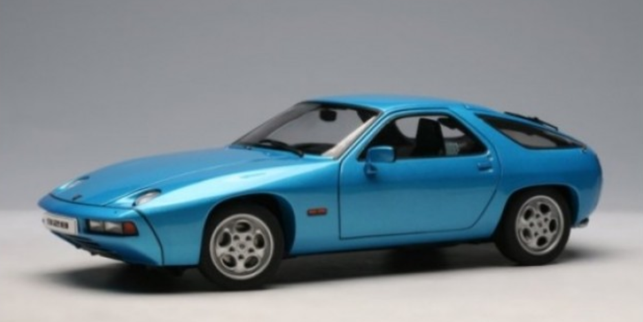1/18 オートアート ポルシェ928 ブルー 1/18 AUTOart Porsche 928 (Minerva Blue) Diecast Model 77901