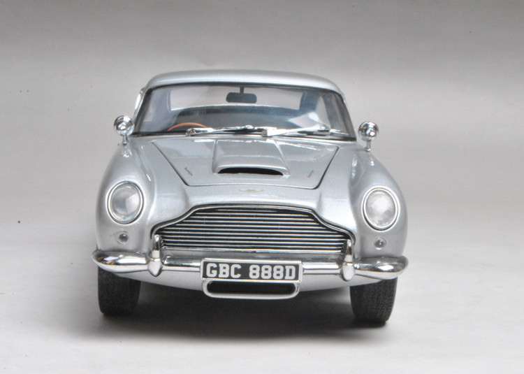 Aston Martin DB5 - 1/18 Goldfinger Model | LIVECARMODEL