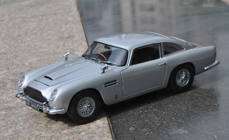 Aston Martin DB5 - 1/18 Goldfinger Model | LIVECARMODEL