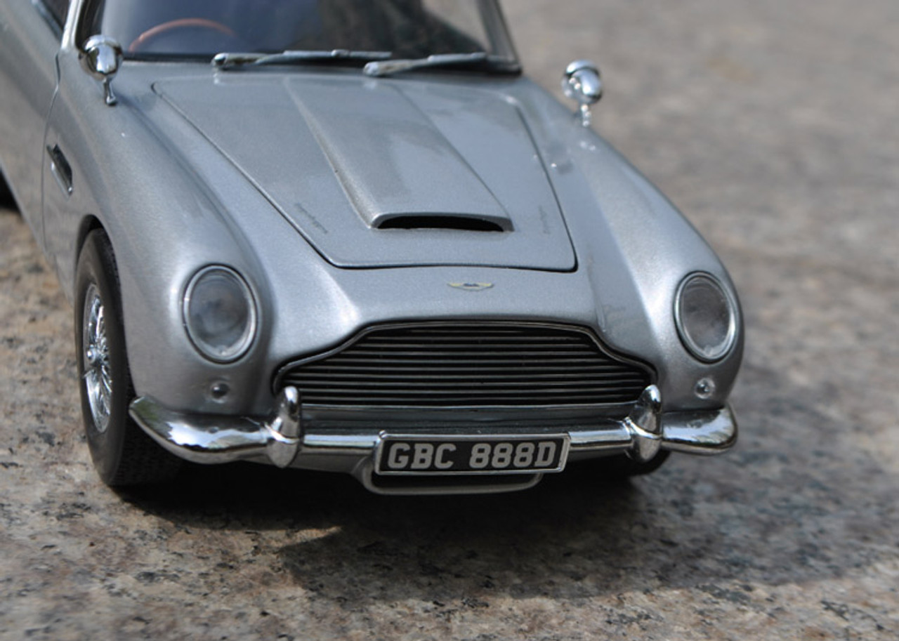 Aston Martin DB5 - 1/18 Goldfinger Model | LIVECARMODEL