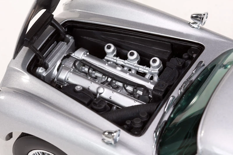 Aston Martin DB5 - 1/18 Goldfinger Model | LIVECARMODEL
