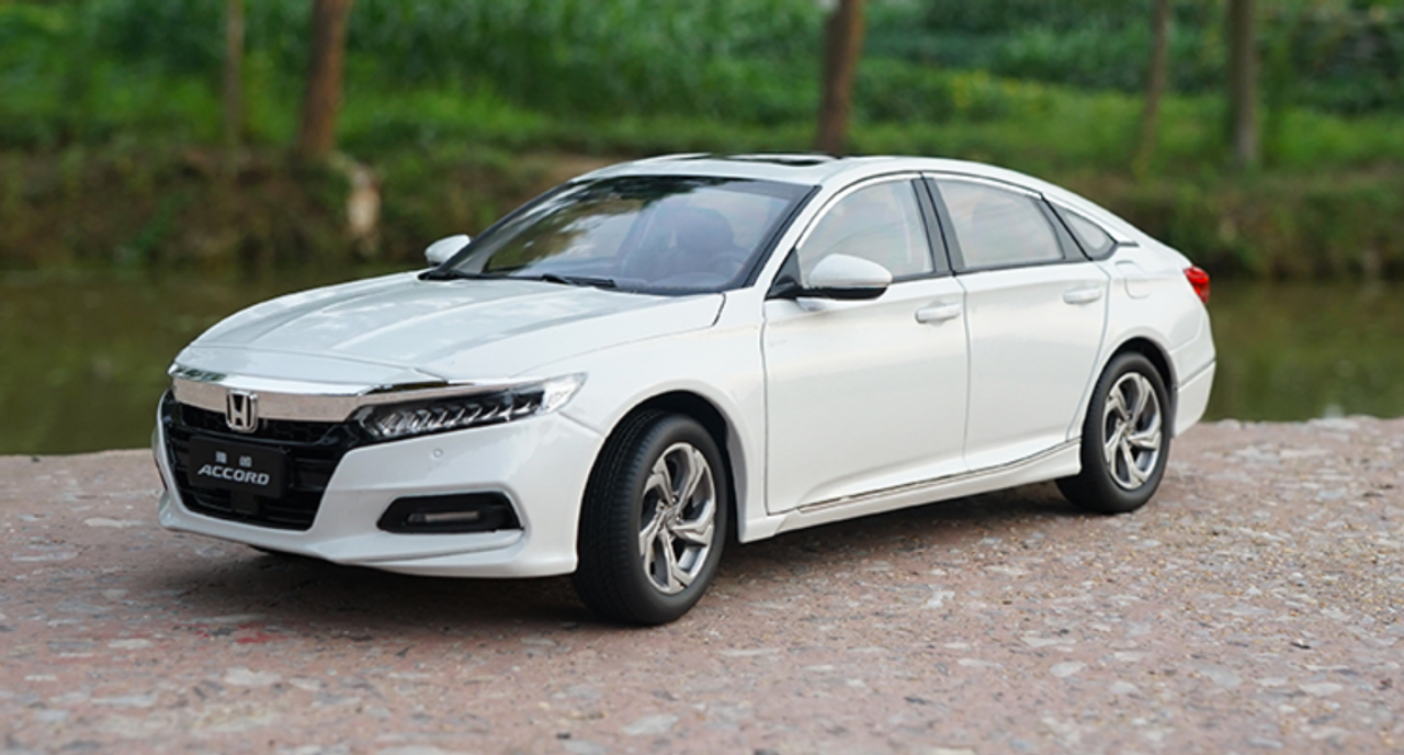 Honda Accord 1/18 ミニカー ホワイト 1/18 Dealer Edition Honda Accord (White) 10th Generation