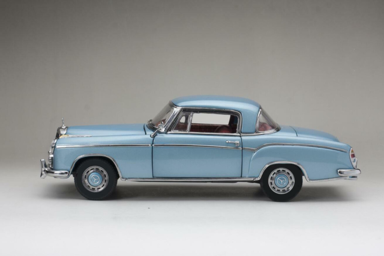 1/18 Sunstar 1958 Mercedes-Benz MB 220SE 220 SE Coupe (Light Blue Metallic) Diecast Car Model