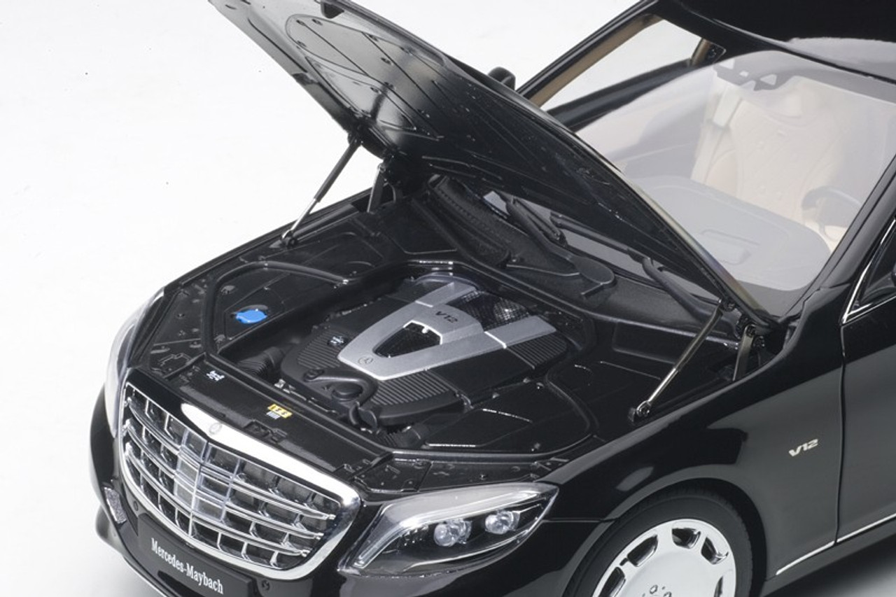 1/18 AUTOart MERCEDES-MAYBACH S 600 PULLMAN (BLACK) Diecast Car