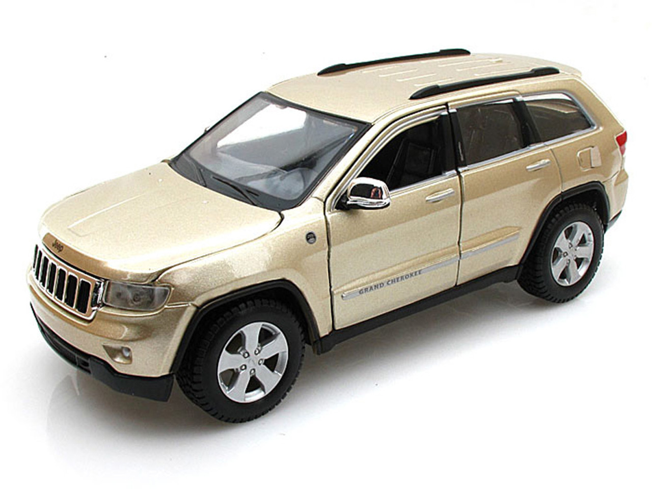 1/18 2005 Jeep Grand Cherokee (Light Champagne (Diecast Car Model)