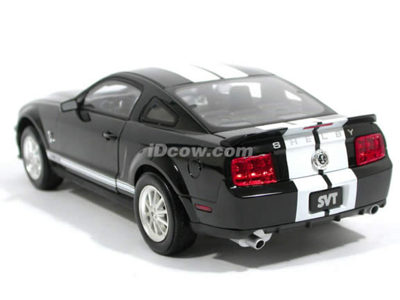 1/18 Shelby Collectibles 2007 Ford Shelby GT500 (Black with White Stripes) Diecast Car Model