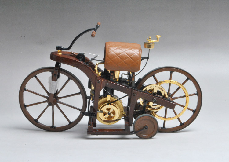 メルリル 1/8 Franklin Mint 1885 DAIMLER SINGLE TRACK MOTOR VEHICLE