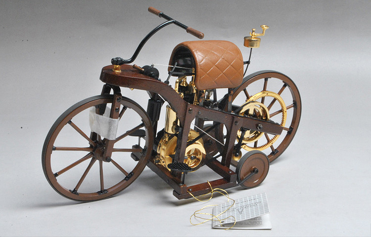 1/8 Franklin Mint 1885 DAIMLER SINGLE TRACK MOTOR VEHICLE