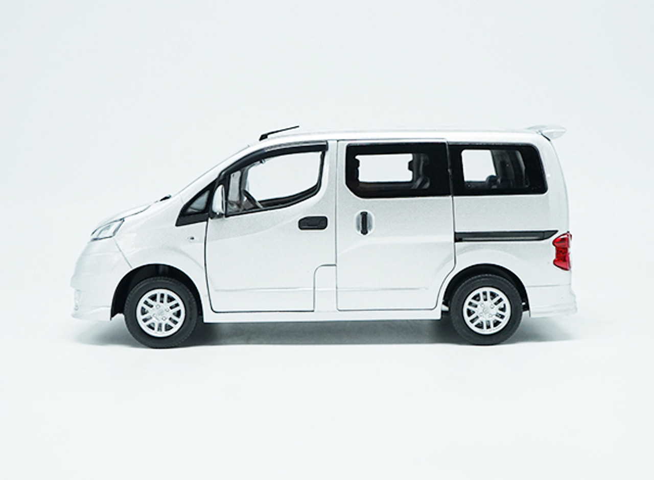 1/18 Dealer Edition Nissan NV200 (Silver) Diecast Car Model