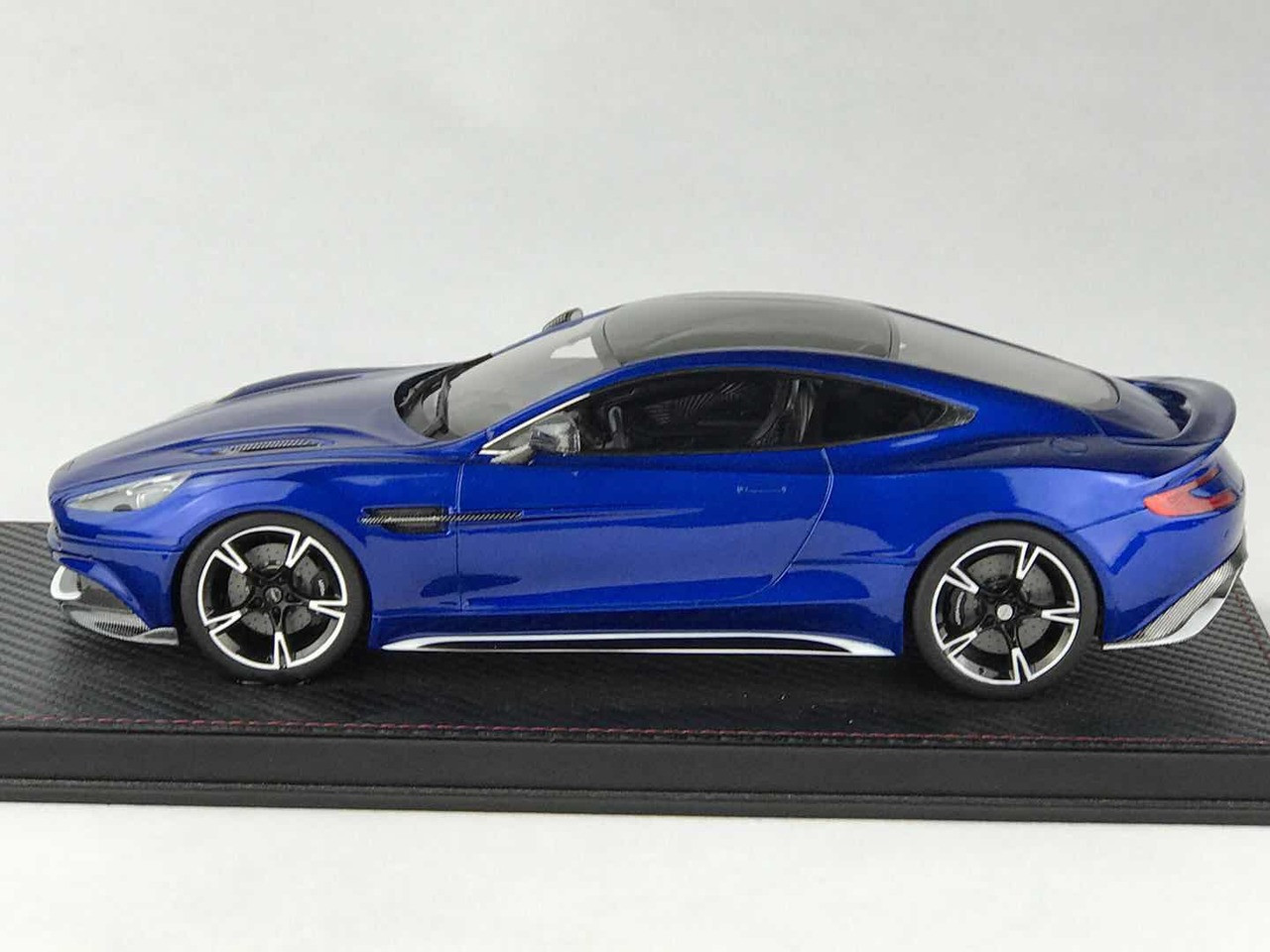 1/18 Frontiart Aston Martin Vanquish S Limited (Blue)