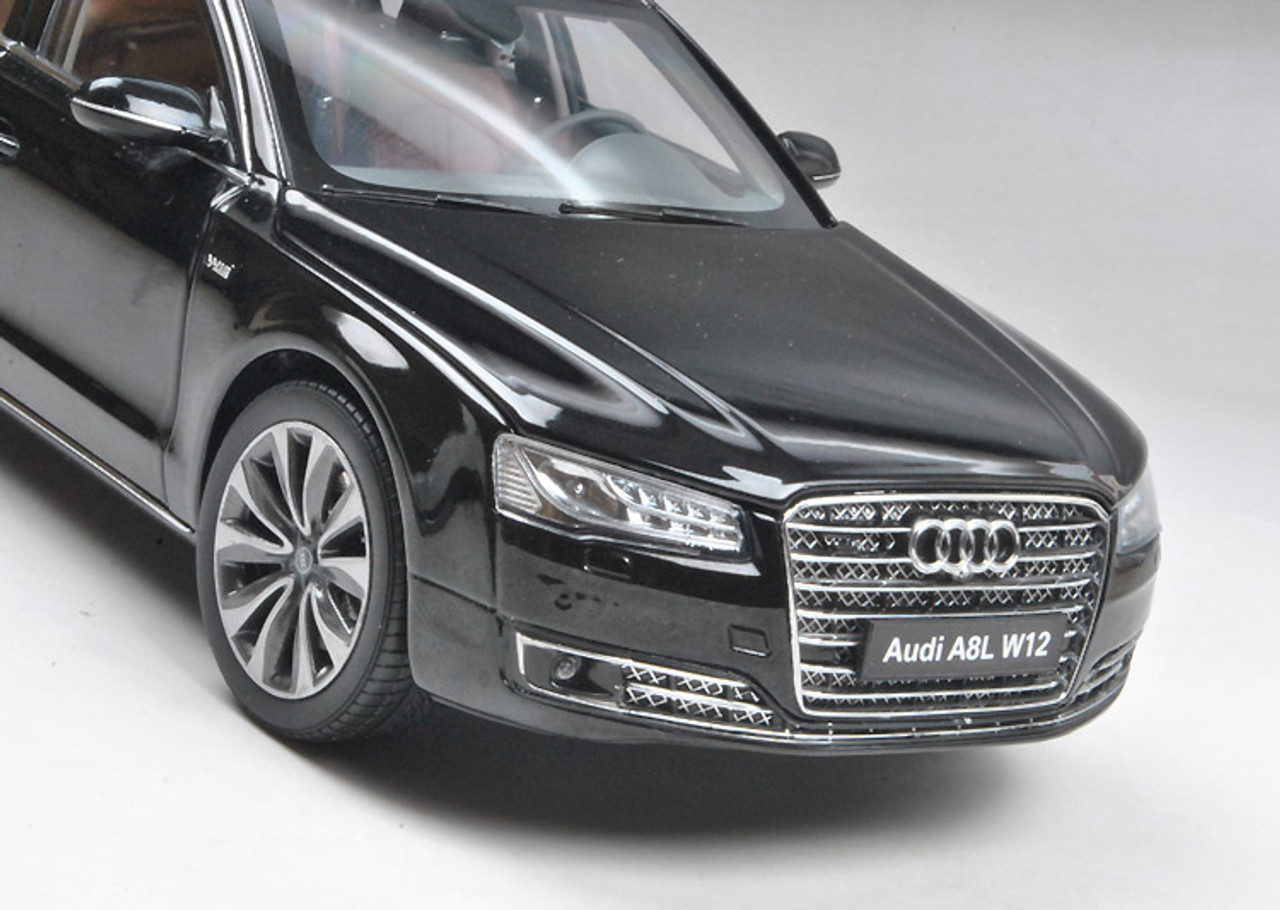 100%新品低価1/18　KYOSHO 京商 Audi A8 W12　アウディ A8 W12　(S.Gray) 乗用車